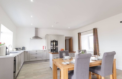 Nairn Casa | FIRTHVIEW, family friendly, with a garden in Auldearn