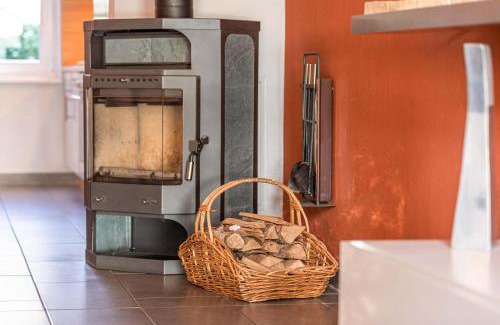 Muritz Apartamento | Fischadler - Ferienwohnung mit Terrasse, Kamin, Bootsverleih & Seezugang