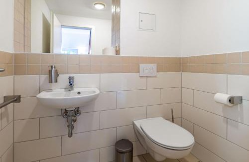 Muritz Apartamento | Fischadler - Ferienwohnung mit Terrasse, Kamin, Bootsverleih & Seezugang