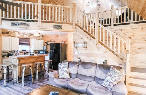 Ten Mile Cabina | Fish Fry Cabin with Dock on Watts Bar Lake