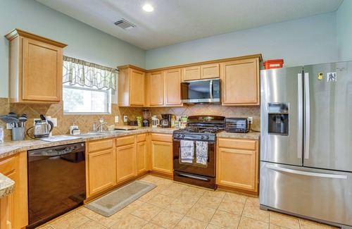 Humble Casa | Fish & Hike: Pet-Friendly Humble Home w/ Yard