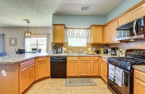 Humble Casa | Fish & Hike: Pet-Friendly Humble Home w/ Yard