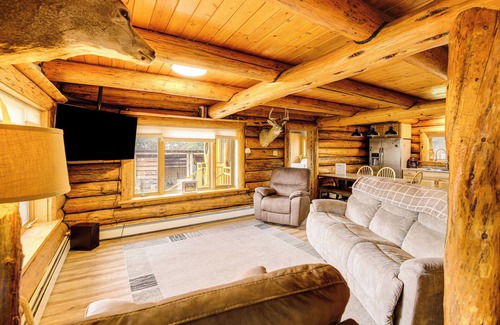 Seeley Lake Cabina | Fish & Hike: Seeley Lake Cabin on 2 + Acres!