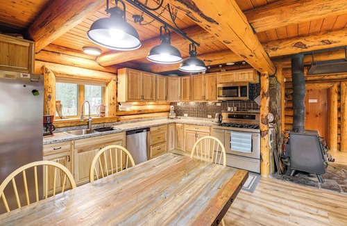 Seeley Lake Cabina | Fish & Hike: Seeley Lake Cabin on 2 + Acres!