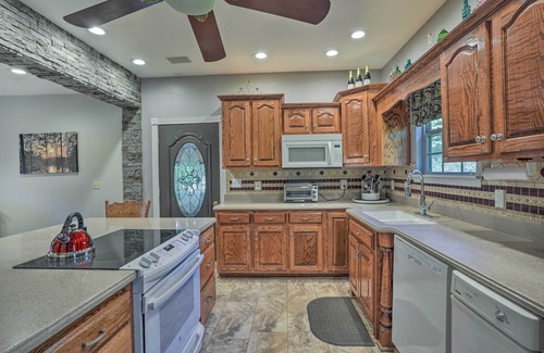 Trenton Casa | Fish, Kayak & More: Lakefront Georgia Home
