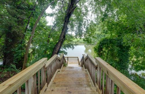 Colonial Beach Casa | Fish, Relax and Enjoy Lake Views Colonial Beach Gem
