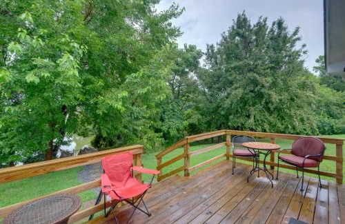 Colonial Beach Casa | Fish, Relax and Enjoy Lake Views Colonial Beach Gem