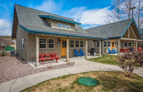 Dover Bay Casa | Fish Tales - Courtyard Beach Bungalow