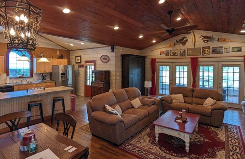 Interlachen Casa | Fish Tales Inn - Elegant Lakeside Whimsy
