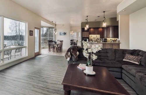 Soldotna Casa | Fish the Kenai while staying at this 7300 sq. foot home on the river.