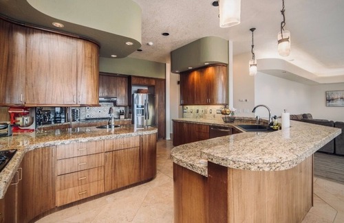 Soldotna Casa | Fish the Kenai while staying at this 7300 sq. foot home on the river.