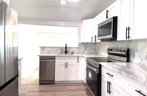 Longbeach Village Casa | Fisherman's 3 Bedroom Island Village Hideaway! Steps to the Sand