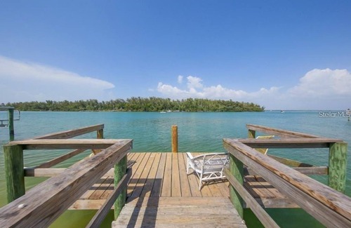 Longbeach Village Casa | Fisherman's 3 Bedroom Island Village Hideaway! Steps to the Sand