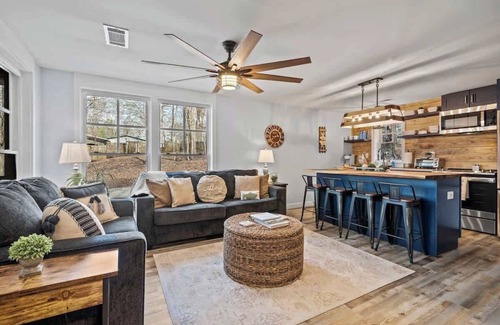 Milledgeville Casa | Waterfront, Private Fisherman's Dock, Kayaks Canoe, Paddleboards & More!