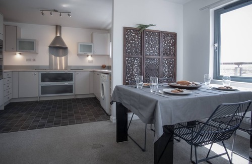 Castle Apartamento | Fisherman's Way - 2 Bed Apt - SA1 Swansea