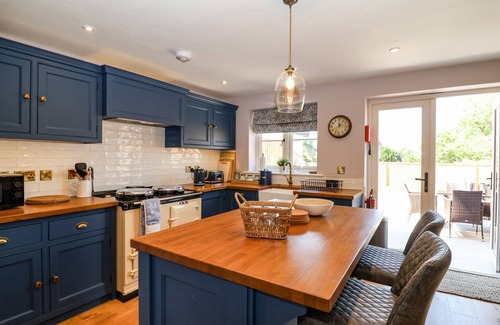 Newton on Derwent Cabaña | FISHERMANS LODGE, pet friendly, with a garden in Wilberfoss
