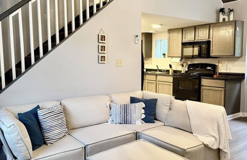 Warsaw Casa | Fisherman’s Paradise at The Lake. Charming 2 bedroom house by the lake in Warsaw