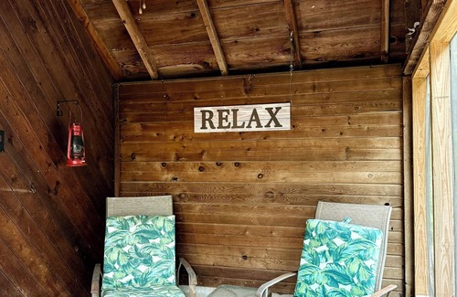 Warsaw Casa | Fisherman’s Paradise at The Lake. Charming 2 bedroom house by the lake in Warsaw