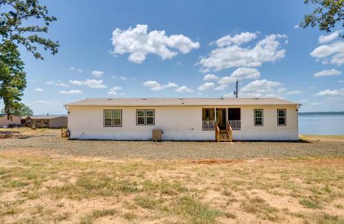 Negreet Casa | Fishermans Paradise Lake-View Home in Many!