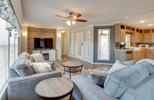 Negreet Casa | Fishermans Paradise Lake-View Home in Many!