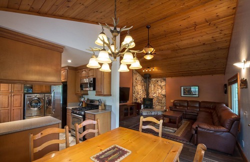 Yosemite Forks Casa | Sin gastos de limpieza! Bañera de hidromasaje, WiFi, aire acondicionado, cerca de Yosemite y Bass Lake! La casa de los Oasis de los Pescadores ...