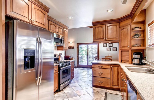 Yosemite Forks Casa | Sin gastos de limpieza! Bañera de hidromasaje, WiFi, aire acondicionado, cerca de Yosemite y Bass Lake! La casa de los Oasis de los Pescadores ...