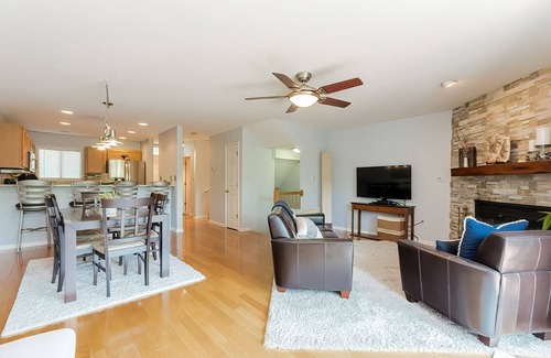The Woods Casa | Fishhook Cluster on the Lake Townhome, 3 Decks to Enjoy Nature and Lake Views