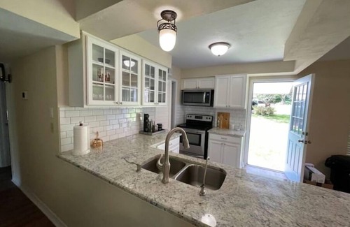 West Livingston Casa | Fishing adventure Lakefront home w/fenced yard