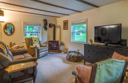 Frenchville Casa | Fishing and Kayaking Creekside Sinnamahoning Home!