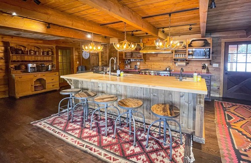 Methow Valley Casa | Albergue de pesca en el río Methow con piscina y bañera de hidromasaje