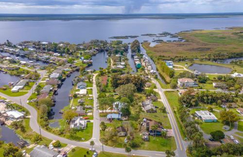 Cocoa Casa | Fishing Paradise Lake Poinsett Home with Deck!