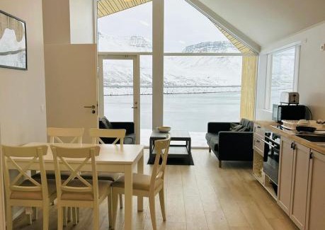 Sudureyri Casa | Fisk Club Cottages - Captain's house
