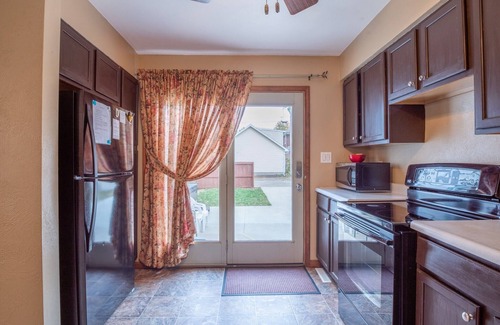 Pekin Casa | Fit For a Crew With a Hot Tub Too--5 bedrooms