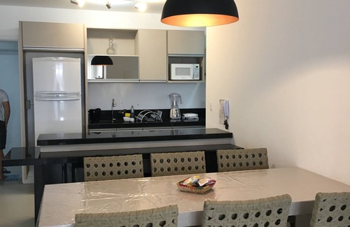 Ingleses Sul Apartamento | Ajuste nuevo diseño: área de juegos con piscina infinita y vista espectacular