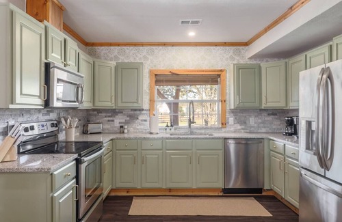 Dripping Springs Casa | Fitzhugh Lodge | Hill Country Retreat | Pool, Gameroom, Pickleball & More