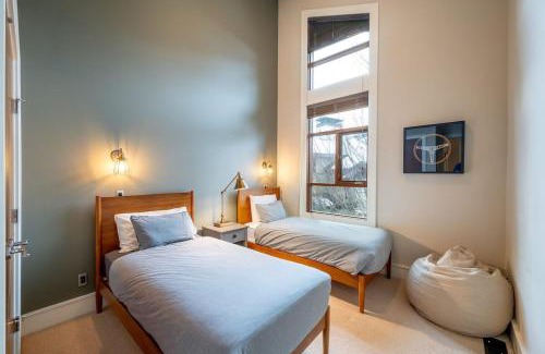 Whistler Casa | Fitzsimmons Walk 38 by Outpost Whistler