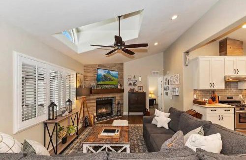 Big Bear Casa | Fitzy's Fir Lodge - Fun For the Whole Family, Dogs Welcome, Jacuzzi Tub