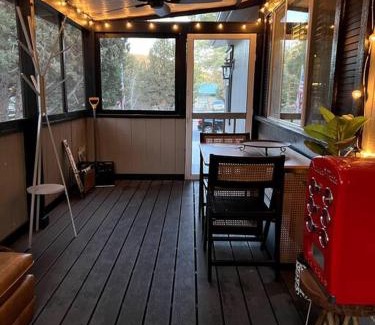 Big Bear Casa | Fitzy's Fir Lodge - Fun For the Whole Family, Dogs Welcome, Jacuzzi Tub