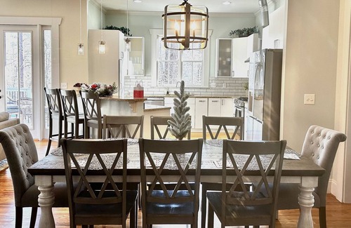 Buford Casa | Five Bdrms, Fire pit! Perfect for groups! Water park, boat ramp, venues nearby!