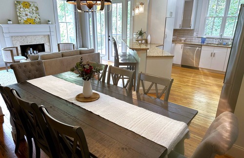 Buford Casa | Five Bdrms, Fire pit! Perfect for groups! Water park, boat ramp, venues nearby!
