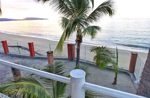 Los Pescadores Casa | Casa de playa de cinco dormitorios con impresionantes vistas, tranquila playa de natación y piscina.