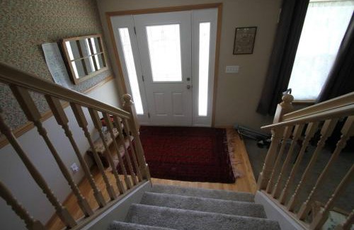 Moses Lake Casa | Five Bedroom Colonial Style Home