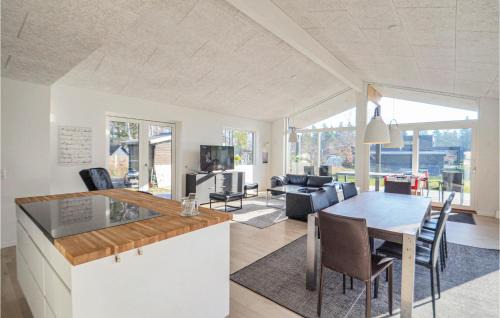 Bøtø By Casa | Five-Bedroom Holiday Home In Vaggerlose