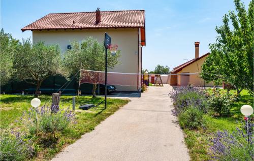 Suhovare Casa | Five-Bedroom Holiday Home In Suhovare