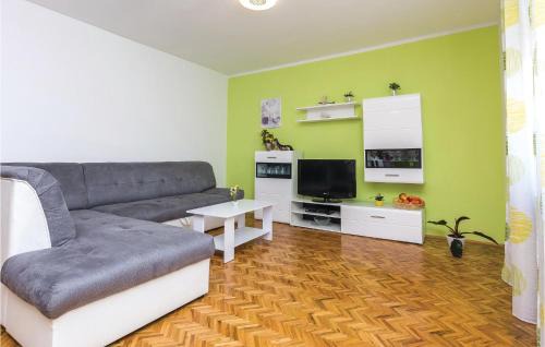 Suhovare Casa | Five-Bedroom Holiday Home In Suhovare