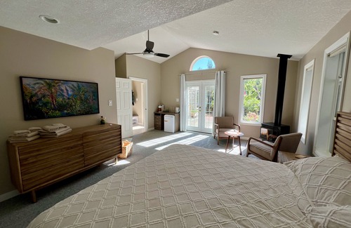 Regional District of Nanaimo Cama Y Desayuno | Five Gables - Your Peaceful Retreat in Qualicum Beach.