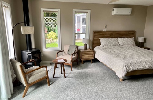 Regional District of Nanaimo Cama Y Desayuno | Five Gables - Your Peaceful Retreat in Qualicum Beach.