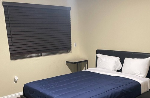 Chinatown Condominio | Five minute drive from the strip 15 minutes away to downtown