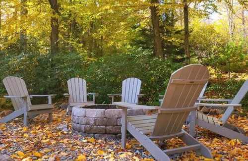 Pocono Pines Casa | Five O'clock Lodge, Walk to Pool & Lake