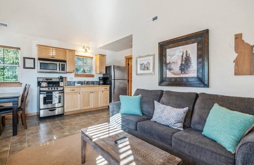 Dover Casa | Five O'Clock Somewhere - Courtyard Beach Bungalow